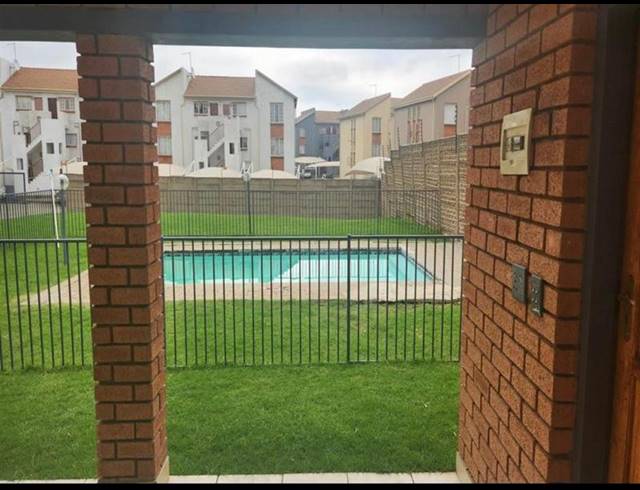 2 BEDROOM TOWNHOUSE FOR SALE IN RYNFIELD